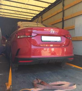 avto2 Закрепление легкового автомобиля ремнями в кузове грузовика — Азбука переезда